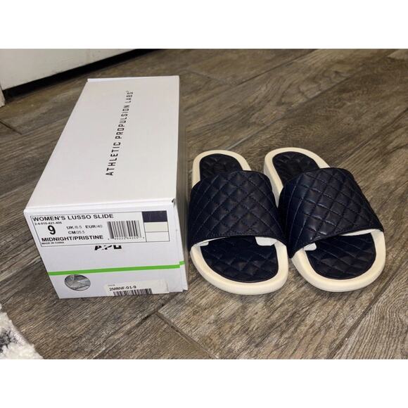 NWT APL Women’s Lusso Slide Sandals Midnight/Pristine Size 9 - Picture 1 of 11